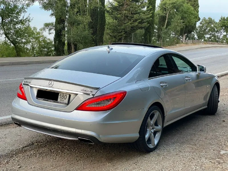 Продам банан 🍌 mercedes cls550 🔥 максимальная комплектация 2012 года выпуска 4.7 бензин v8. 408 лошадей привод:полный пробег оригинальный :172 000 км. птс оригинал:2 хозяина машина в отличном состоянии!не пригон, ранее на укр. регистрации. являюсь собственником 1.5 года. кузов ровный, не мятый, всё в зазорах. автомобиль с родным-не крученым пробегом, в заводском amg пакете как внешне, так и внутри. без всякого колхоза, китайских плюшек и прочего…все сток, никаких прошивок, чиповок, и т. д. катализаторы на месте-в отличном состоянии. едет на все 408 лошадей!все стекла, включая лобовое-заводские(без сколов и трещин). по технической части все отлично, двигатель работает ровно, дыма и расхода масла нет совсем! по ходовой части в отличном состоянии, своевременное обслуживание. салон соответствует своему пробегу(не продавлен, не затерт)в отличном состоянии!коробка работает идеально, никаких пинков, задержек и прочего. можно писать очень много, все записи по обслуживанию имеются 📞 звоните: +7(949)5050700 - фотография - 4