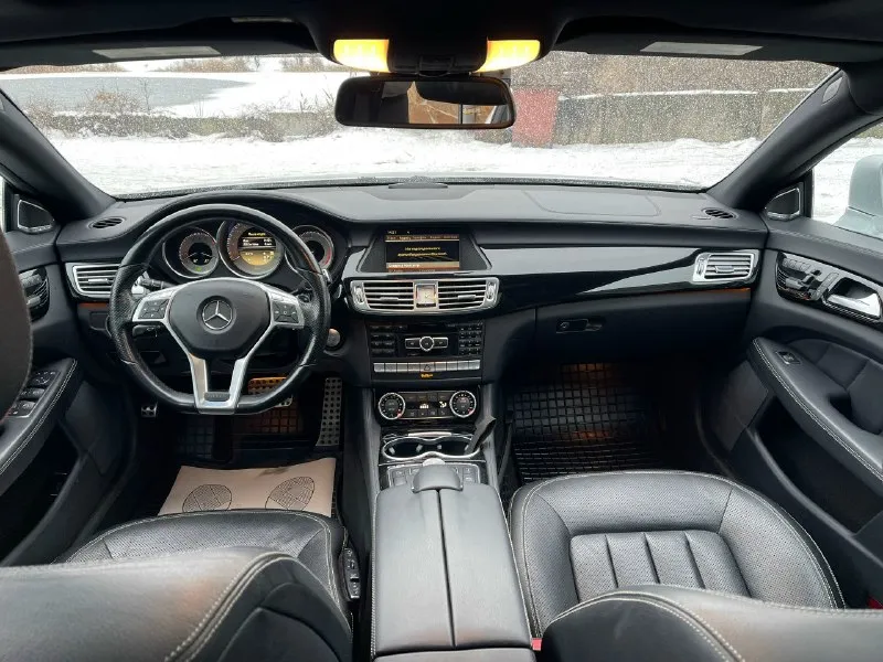 Продам банан 🍌 mercedes cls550 🔥 максимальная комплектация 2012 года выпуска 4.7 бензин v8. 408 лошадей привод:полный пробег оригинальный :172 000 км. птс оригинал:2 хозяина машина в отличном состоянии!не пригон, ранее на укр. регистрации. являюсь собственником 1.5 года. кузов ровный, не мятый, всё в зазорах. автомобиль с родным-не крученым пробегом, в заводском amg пакете как внешне, так и внутри. без всякого колхоза, китайских плюшек и прочего…все сток, никаких прошивок, чиповок, и т. д. катализаторы на месте-в отличном состоянии. едет на все 408 лошадей!все стекла, включая лобовое-заводские(без сколов и трещин). по технической части все отлично, двигатель работает ровно, дыма и расхода масла нет совсем! по ходовой части в отличном состоянии, своевременное обслуживание. салон соответствует своему пробегу(не продавлен, не затерт)в отличном состоянии!коробка работает идеально, никаких пинков, задержек и прочего. можно писать очень много, все записи по обслуживанию имеются 📞 звоните: +7(949)5050700 - фотография - 6