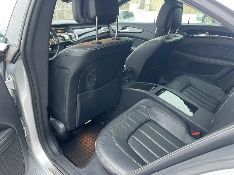 Продам банан 🍌 mercedes cls550 🔥 максимальная комплектация 2012 года выпуска 4.7 бензин v8. 408 лошадей привод:полный пробег оригинальный :172 000 км. птс оригинал:2 хозяина машина в отличном состоянии!не пригон, ранее на укр. регистрации. являюсь собственником 1.5 года. кузов ровный, не мятый, всё в зазорах. автомобиль с родным-не крученым пробегом, в заводском amg пакете как внешне, так и внутри. без всякого колхоза, китайских плюшек и прочего…все сток, никаких прошивок, чиповок, и т. д. катализаторы на месте-в отличном состоянии. едет на все 408 лошадей!все стекла, включая лобовое-заводские(без сколов и трещин). по технической части все отлично, двигатель работает ровно, дыма и расхода масла нет совсем! по ходовой части в отличном состоянии, своевременное обслуживание. салон соответствует своему пробегу(не продавлен, не затерт)в отличном состоянии!коробка работает идеально, никаких пинков, задержек и прочего. можно писать очень много, все записи по обслуживанию имеются 📞 звоните: +7(949)5050700 - фотография - 8