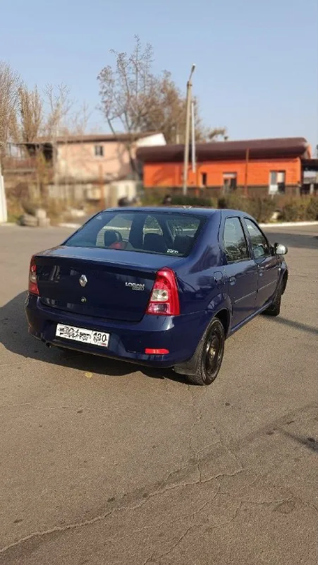 Продам renault logan 2012 год выпуска, один хозяин из автосалона, покупался новым в донецке у официального дилера рено. полностью обслужен, без единого очага коррозии. мотор 1.5 дизель, что очень актуально в наше время при проблемах с бензином. пробег 140 тысяч километров. машина вообще не бита, в дтп не участвовала. состояние сел и поехал, делать не нужно вообще ничего. цена 590000р. телефон: +79493330110 +79493033255 - фотография - 2