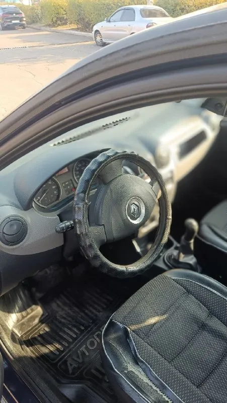 Продам renault logan 2012 год выпуска, один хозяин из автосалона, покупался новым в донецке у официального дилера рено. полностью обслужен, без единого очага коррозии. мотор 1.5 дизель, что очень актуально в наше время при проблемах с бензином. пробег 140 тысяч километров. машина вообще не бита, в дтп не участвовала. состояние сел и поехал, делать не нужно вообще ничего. цена 590000р. телефон: +79493330110 +79493033255 - фотография - 5