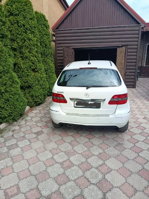 Продам mercedes-benz b-class год 2010 двигатель 1.7 пробег 104 тыс (оригинальный) кпп автомат автомобиль в идеальном состоянии, без ржавчины и гнили, салон в идеальном состоянии, всё остекление родное включая лобовое, редкий экземпляр с таким пробегом и в таком состоянии, автомобиль достоин вашего внимания. комплектация:abs, airbag, кондиционер, круиз контроль, датчики дождя и света, подогрев сидений, полный эл. пакет, парк троники передний задний, хорошая магнитола с камерой заднего вида. юридически чистая, могу присутствовать при переоформлении в мрео осмотр макеевка цена 930тыс. торг уместен тел +79493179960 телеграм +79493179960 📞 🇷🇺 звоните: +79493179960 - фотография - 2