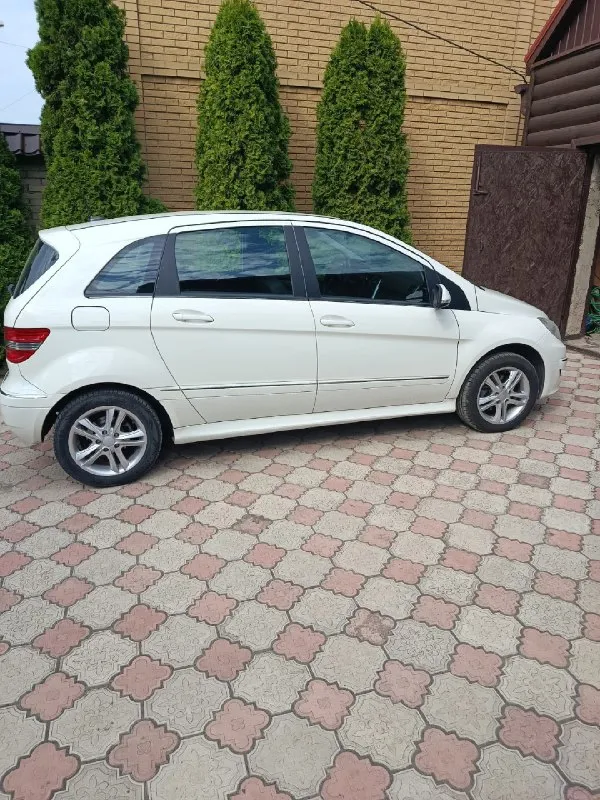 Продам mercedes-benz b-class год 2010 двигатель 1.7 пробег 104 тыс (оригинальный) кпп автомат автомобиль в идеальном состоянии, без ржавчины и гнили, салон в идеальном состоянии, всё остекление родное включая лобовое, редкий экземпляр с таким пробегом и в таком состоянии, автомобиль достоин вашего внимания. комплектация:abs, airbag, кондиционер, круиз контроль, датчики дождя и света, подогрев сидений, полный эл. пакет, парк троники передний задний, хорошая магнитола с камерой заднего вида. юридически чистая, могу присутствовать при переоформлении в мрео осмотр макеевка цена 930тыс. торг уместен тел +79493179960 телеграм +79493179960 📞 🇷🇺 звоните: +79493179960 - фотография - 3