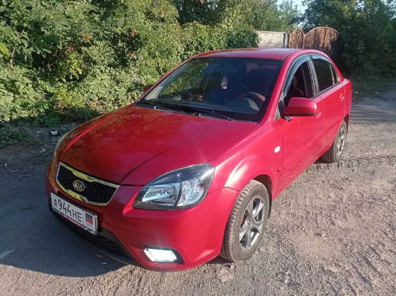 Продам машину kio rio 2010 года, объем двигателя 1.4, мкпп, 155302 км пробег,1 владелец, комплект зимних шин в подарок. цена 600000 рр. обращаться по телефону +79493852076 николай. 📲 tg: игорь колчев 📞 звоните: +7(949)3852076 - фотография - 3