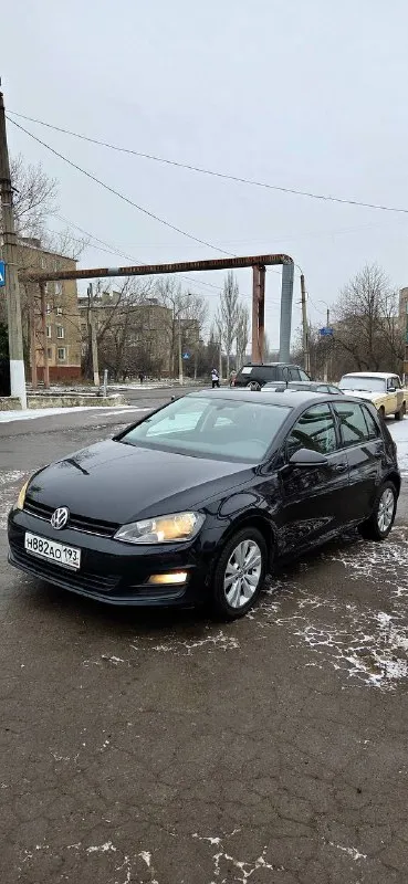 Volkswagen golf 7 2013 160 оригинального пробега, любые проверки, подтвержден документацией и автотекой, сходится во всех блоках без дтп! ни одного окраса-подкраса! весь в родной краске! остекление и фары заводские! автотека-срочно на осмотр! технически🔥, тормоза, все жидкости новые! ходовая часть так же обслужена!ни одного стука, никаких течей и ошибок! отличное состояние кузова без коррозии, сколов и прочего! хорошая комплектация bluetooth, парктронники круговые, двухзонный климат, подогрев сидений и многое другое! два ключа! два комплекта новых шин! любые проверки приветствуются! оригинал птс! горловка-енакиево! 1.130.000торг +79498387979 📲 tg: 🙏🏻 📞 звоните: +7(949)8387979 - фотография - 2