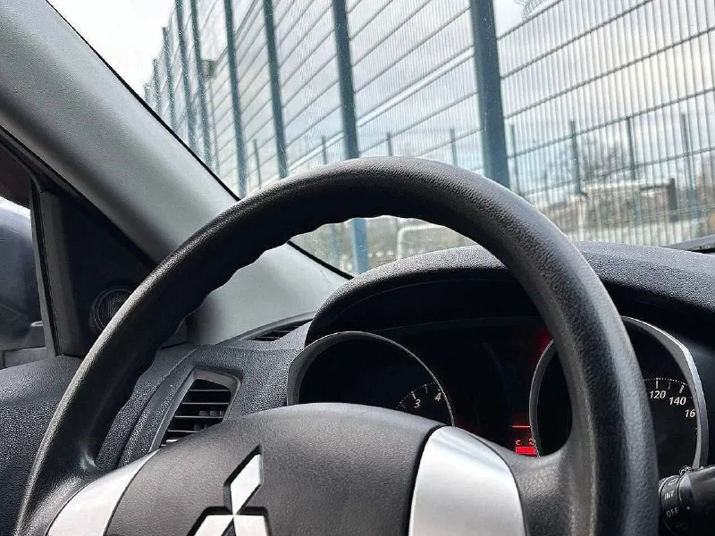 Продам mitsubishi asx год выпуска:2012 объём двигателя:1.6.л. с-117 кпп механическая родной пробег:127.000 км один собственник авто в родном окрасе! состояние кузова отличное! технически авто без вложений автомобиль обслуживался всегда по регламенту, недавно сделали полное т. о, автомобиль готов к зимней эксплуатации. комплектация: бортовой компьютер, подогрев сидений,4 стеклоподъемника, кондиционер, электро зеркала, противотуманные фары, подогрев стекл, abs esp, aux bluetooth, полный комплект ключей и много чего прочего для комфортного вождения по документам любой вид оформления цена:1.020.000 +7949-487-35-71 г. донецк - фотография - 10