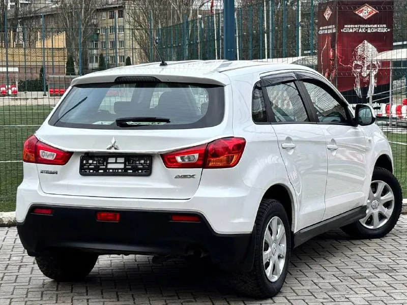 Продам mitsubishi asx год выпуска:2012 объём двигателя:1.6.л. с-117 кпп механическая родной пробег:127.000 км один собственник авто в родном окрасе! состояние кузова отличное! технически авто без вложений автомобиль обслуживался всегда по регламенту, недавно сделали полное т. о, автомобиль готов к зимней эксплуатации. комплектация: бортовой компьютер, подогрев сидений,4 стеклоподъемника, кондиционер, электро зеркала, противотуманные фары, подогрев стекл, abs esp, aux bluetooth, полный комплект ключей и много чего прочего для комфортного вождения по документам любой вид оформления цена:1.020.000 +7949-487-35-71 г. донецк - фотография - 3