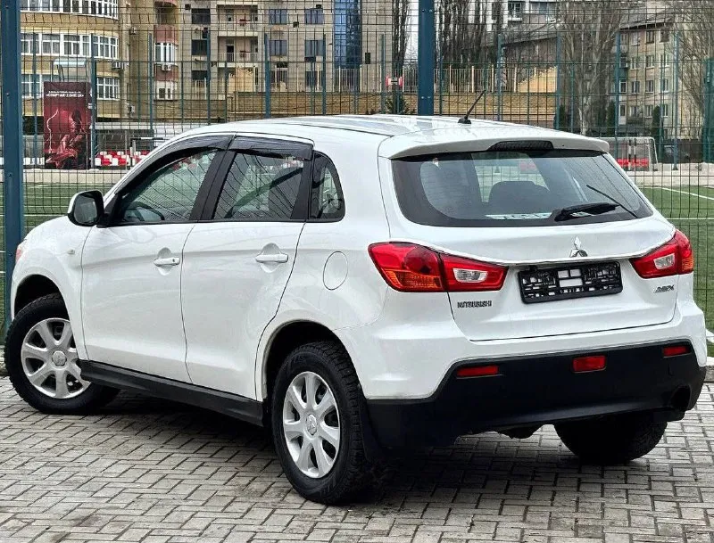 Продам mitsubishi asx год выпуска:2012 объём двигателя:1.6.л. с-117 кпп механическая родной пробег:127.000 км один собственник авто в родном окрасе! состояние кузова отличное! технически авто без вложений автомобиль обслуживался всегда по регламенту, недавно сделали полное т. о, автомобиль готов к зимней эксплуатации. комплектация: бортовой компьютер, подогрев сидений,4 стеклоподъемника, кондиционер, электро зеркала, противотуманные фары, подогрев стекл, abs esp, aux bluetooth, полный комплект ключей и много чего прочего для комфортного вождения по документам любой вид оформления цена:1.020.000 +7949-487-35-71 г. донецк - фотография - 4