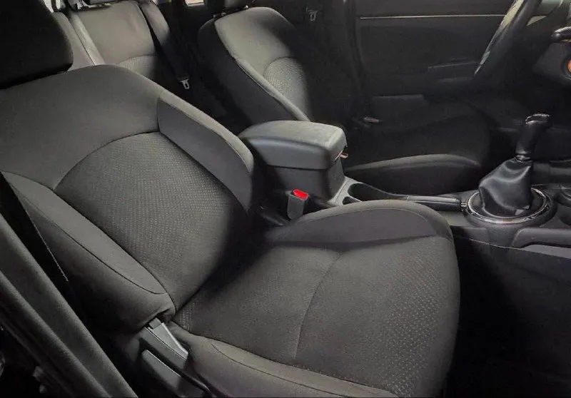 Продам mitsubishi asx год выпуска:2012 объём двигателя:1.6.л. с-117 кпп механическая родной пробег:127.000 км один собственник авто в родном окрасе! состояние кузова отличное! технически авто без вложений автомобиль обслуживался всегда по регламенту, недавно сделали полное т. о, автомобиль готов к зимней эксплуатации. комплектация: бортовой компьютер, подогрев сидений,4 стеклоподъемника, кондиционер, электро зеркала, противотуманные фары, подогрев стекл, abs esp, aux bluetooth, полный комплект ключей и много чего прочего для комфортного вождения по документам любой вид оформления цена:1.020.000 +7949-487-35-71 г. донецк - фотография - 9