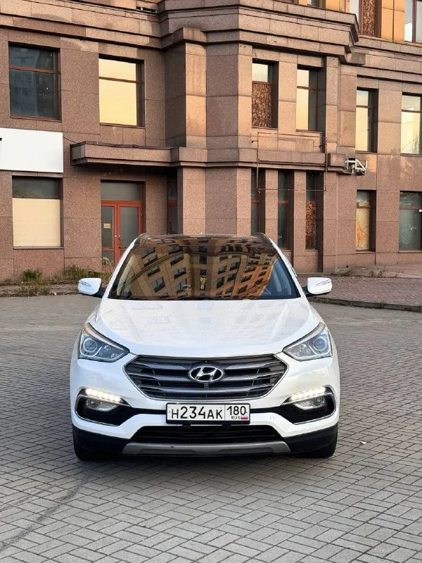 Продам hyundai santafe 2016г один единственный владелец в рф состояние отличное, пробег 93.000км полный привод ! два комплекта дисков + два комплекта резины ( зима - лето ) полная обезшумка кузова была произведена в этом году. комплектация максималка, лимитед. память сидений, подогрев и вентиляция сидений, панорамная крыша, акустика infiniti с сабвуфером, камеры 360, парктроники, старт/стоп, климат контроль, контроль слепых зон. пробег : 93.000 км цена : 2.55🍋 +79494193160 📞 звоните: +7(949)4193160 - фотография - 2