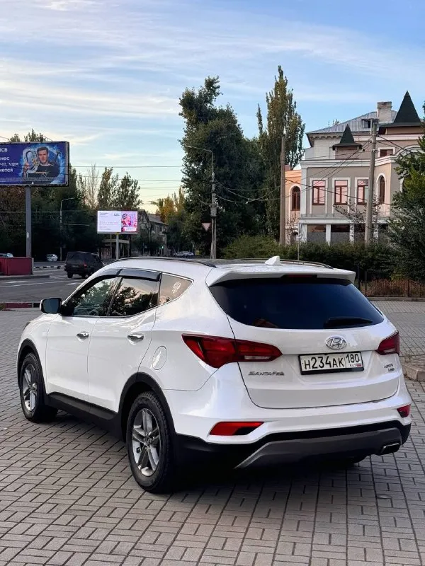 Продам hyundai santafe 2016г один единственный владелец в рф состояние отличное, пробег 93.000км полный привод ! два комплекта дисков + два комплекта резины ( зима - лето ) полная обезшумка кузова была произведена в этом году. комплектация максималка, лимитед. память сидений, подогрев и вентиляция сидений, панорамная крыша, акустика infiniti с сабвуфером, камеры 360, парктроники, старт/стоп, климат контроль, контроль слепых зон. пробег : 93.000 км цена : 2.55🍋 +79494193160 📞 звоните: +7(949)4193160 - фотография - 5
