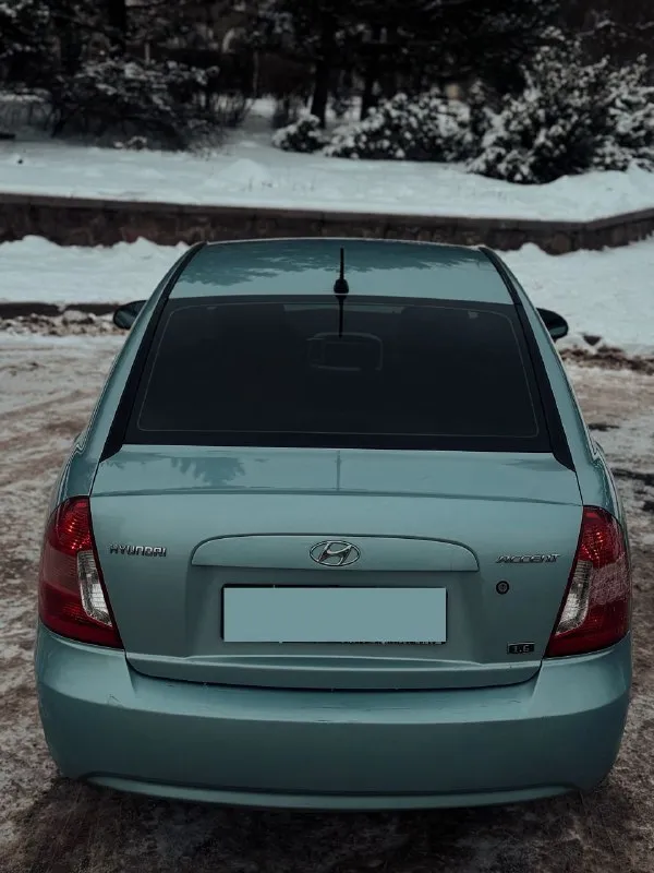 Hyndai accent год 2008 мотор 1.6 атмосфера (112 сил). коробка мкпп. пробег 233 т. км. родного. машина местная, не рф, покупалась в автосалоне донецка при украине. у машины родное остекление кроме лобового ( было отпесочено и присутствовали сколы). два комплекта ключей. салон автомобиля в отличном состоянии, не затерт не прокурен, в салоне не курили, ничего не сломано. сиденья в чехлах, так как салон авто светлый. за машиной следили, технический план на 5+, работает все, что должно, подогрев передних сидений, обогрев заднего стекла, однозонный климат( холодит и жарит). ошибок по машине нет никаких, штатная магнитола с blue-ray. новая зимняя резина. кузов без гнили / коррозии. ходовая часть автомобиля тоже в отличном состоянии, регулярно обслуживается. установлена сигнализация с обратной связью фирмы starline. я 2-ой хозяин. полный пакет документов, авто от собственника, продажа только с переоформлением. цена: 650.000₽ торг присутствует с конечным покупателем. г. донецк +79493151500 - фотография - 5