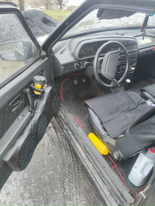 Продам 13 год 2008 резина зима на ваз дисках двигатель не дымит, не троит, тянет очень хорошо установлен коллектор субарусаунд, прямая трасса и глушитель субару блок эбу прошит отсечки на ходу нет, попкорн на 4 тысячах не на передаче коробка передач новая отъездил 2 месяца на ней нареканий нет поворотники, свет, туманки всё работает варить красить ничего не надо машина переварена и обработана полностью разбиралась и пересобиралась доедет куда захочешь в дверях установлены по 3 двадцатки арнольды 2 усилителя на фронт общая сума 2,5 кв установлено 2 саббуфера 12шки soundmax по 1700в пиковой мощ. короб 90л на трубе моноблок magnum 2 кв отлично справляется с двумя двинашками. все вопросы по телефону +79494658985. цена 250 хороший торг у капота или в лс сюда или в телеграм 📞 звоните: +7(949)4658985 - фотография - 2