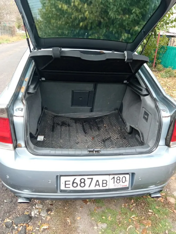 Opel vectra gtc 2005 год, 2.2, автомат. авто в хорошем состоянии, салон кожа, климат, кондиционер заправлен летом 2026, стеклоподъёмники на 4 двери с доводчиками, подогрев сидений, парктроник перед и зад, заводской цветной монитор с навигацией. и коробка работают без нареканий, езжу на работу каждый день, резина зима и лето. 690 000 ₽ торг. г. донецк тел. +7(949)340-92-62 📲 tg: сергей 📞 звоните: +7(949)3409262 - фотография - 3