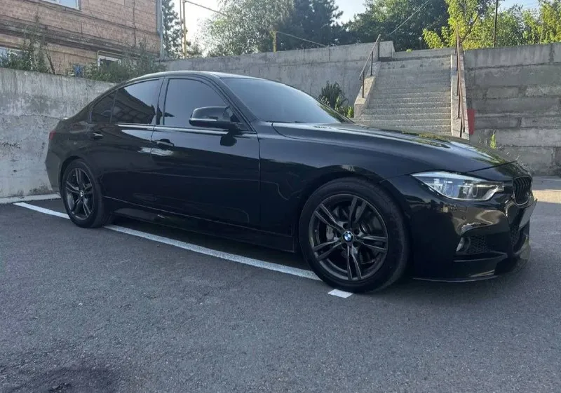 Продажа bmw 328ix, год 2015 ноябрь месяц, рест, пробег 169.000 оригинал не смотан 100%, полный м пакет включая обвесы, внутренняя-внешняя отделка, а так же ходовая часть с рулевым управлением + тормоза, все заводское, комплектация : бесключевой доступ, открытие багажника ногой, подогревы всех селений и руля, музыка harman/kardon, парктроник перед-зад, камера заднего вида и многое другое, машина в идеальном техническом состоянии, проверки на любом вашем сто, установлен приятный выхлоп, обслуживалась вовремя только оригинальными запчастями. что сделано: -stage 1 lite -холодный впуск -stage 3 xhp акпп (допустимо аж бегом) -downpipe - удаление второго катализатора -раздвоенный прямоточный выхлоп -popcorn lite тел: +79495312603 (telegram, watsapp) цена: 2.6 🍋 📞 звоните: +7(949)5312603 - фотография - 7