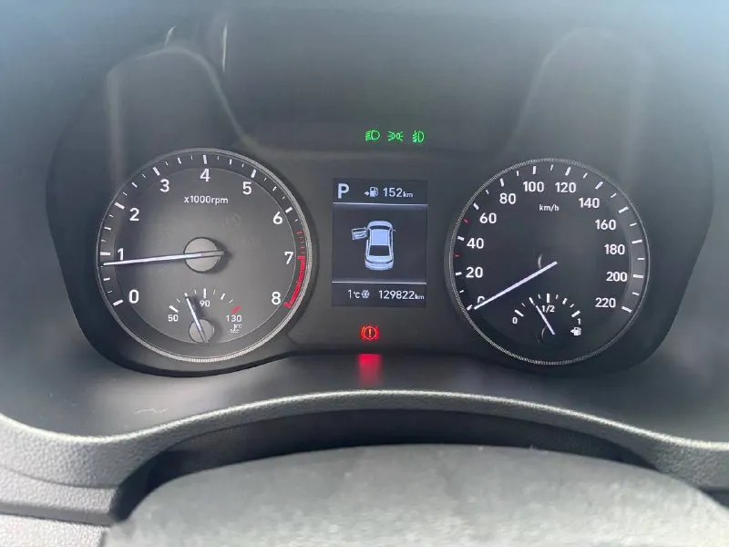 Solaris 1.6 автомат2017г авто в полной комплектации климат контроль линзованая оптика подогрев сидений навигация обогрев руля датчики давления шин легкосплавные диски авто в отличном состоянии! двигатель сухой без потеков не дымит не троит работает без посторонних шумов. ходовая мягкая взбитая! акпп листает без пинков! кузов не гнилой не ржавый! цена 1.350.000 документы в полном порядке ! +79497309912 - фотография - 10