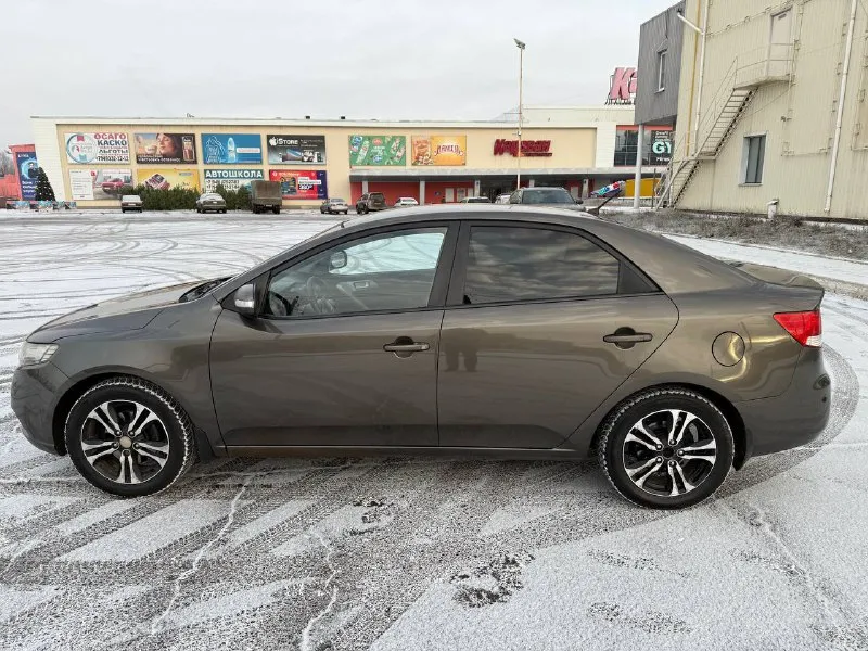 Kia cerato 2009год,1.6 бензин на обычном автомате. максимальная комплектация с климат-контролем. 3 собственника, подтверждённый пробег 187 500 км. кузов в заводском окрасе, двигатель работает ровно и без ошибок, коробка передач плавная. с документами полный порядок. цена: 680 000 рублей. г. донецк +7(949)371-08-26 (telegram). по запросу предоставим полную информацию по авто, обзор с замерами. 📞 звоните: +7(949)3710826 - фотография - 5