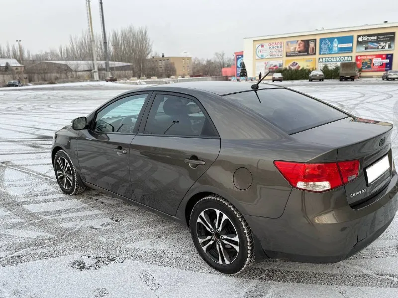 Kia cerato 2009год,1.6 бензин на обычном автомате. максимальная комплектация с климат-контролем. 3 собственника, подтверждённый пробег 187 500 км. кузов в заводском окрасе, двигатель работает ровно и без ошибок, коробка передач плавная. с документами полный порядок. цена: 680 000 рублей. г. донецк +7(949)371-08-26 (telegram). по запросу предоставим полную информацию по авто, обзор с замерами. 📞 звоните: +7(949)3710826 - фотография - 7