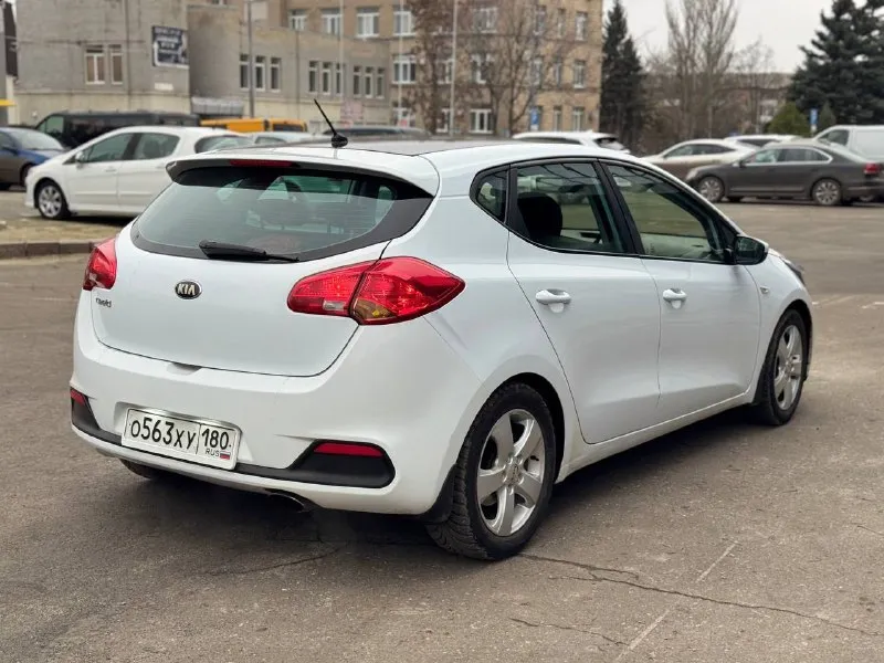 Kia сид 2012 год двигатель 1.4 бензин коробка механика 6 ступка, пробег 250000,мульти руль, кондиционер, передние стеклоподъемники осмотр город донецк я владелец, цена 650000 руб тел+79493626346 📞 звоните: +7(949)3626346 - фотография - 3