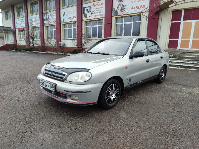 Добрый день. продам chevrolet lanos 2008 года в идеальном состоянии без рыжиков без коррозии, автомобиль вся обработанная обрабатывал лично я так как автомобиль брался для себя. авто вся в родном металле, авто не участвовала в дтп все родные стёкла включая лобового, по ходовой части вопросов нету обслужено от а до я. стоит новая зимняя резина титановые диски хорошая музыка сигнализации центральный замок. цена 310.000 тысяч российских рублей. по документам полный порядок я собственник. осмотр город донецк звоните +79494779131 - фотография - 2