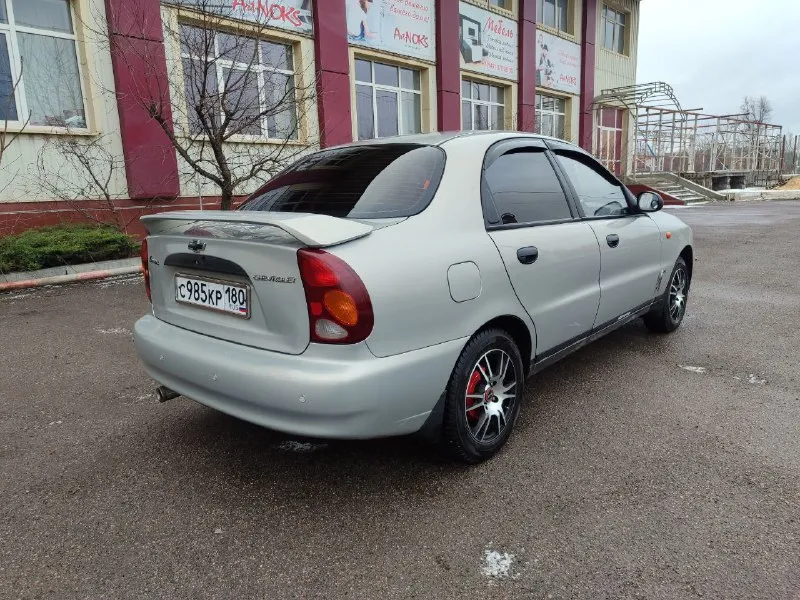 Добрый день. продам chevrolet lanos 2008 года в идеальном состоянии без рыжиков без коррозии, автомобиль вся обработанная обрабатывал лично я так как автомобиль брался для себя. авто вся в родном металле, авто не участвовала в дтп все родные стёкла включая лобового, по ходовой части вопросов нету обслужено от а до я. стоит новая зимняя резина титановые диски хорошая музыка сигнализации центральный замок. цена 310.000 тысяч российских рублей. по документам полный порядок я собственник. осмотр город донецк звоните +79494779131 - фотография - 6