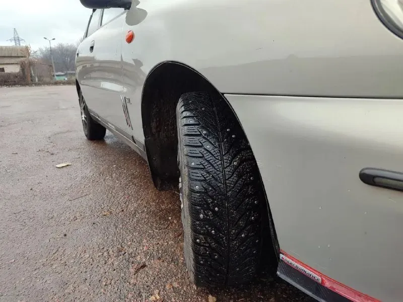 Добрый день. продам chevrolet lanos 2008 года в идеальном состоянии без рыжиков без коррозии, автомобиль вся обработанная обрабатывал лично я так как автомобиль брался для себя. авто вся в родном металле, авто не участвовала в дтп все родные стёкла включая лобового, по ходовой части вопросов нету обслужено от а до я. стоит новая зимняя резина титановые диски хорошая музыка сигнализации центральный замок. цена 310.000 тысяч российских рублей. по документам полный порядок я собственник. осмотр город донецк звоните +79494779131 📞 звоните: +7(949)4779131 - фотография - 6