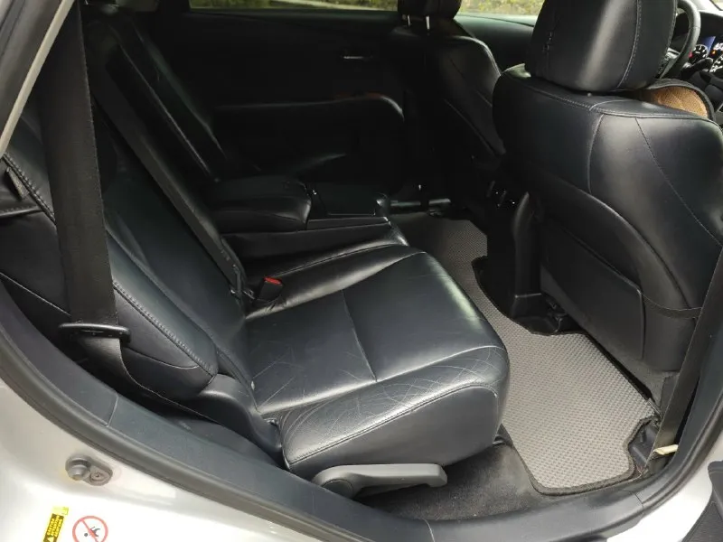 Продам lexus rx350 2009г 3.5 бензин коробка автомат. пробег родной 232000км. автомобиль полностью обслужен, в хорошем техническом состоянии. хорошая комплектация: полный электропакет, круиз контроль, раздельный климат, подогрев сидений, зеркал и лобового стекла, электро сиденья с памятью, электро багажник, start/stop, бесключевой доступ, камера, навигация, громкая связь, люк, установлена качественная музыка, два ключа, два комплекта резины (зима/лето), блокировка коробки, диски r19 и т. д. мотор работает идеально, коробка переключает мягко (без пинков и рывков). я хозяин по техпаспорту. цена: 1 900 000₽. торг. +79493054107 📞 звоните: +7(949)3054107 - фотография - 9