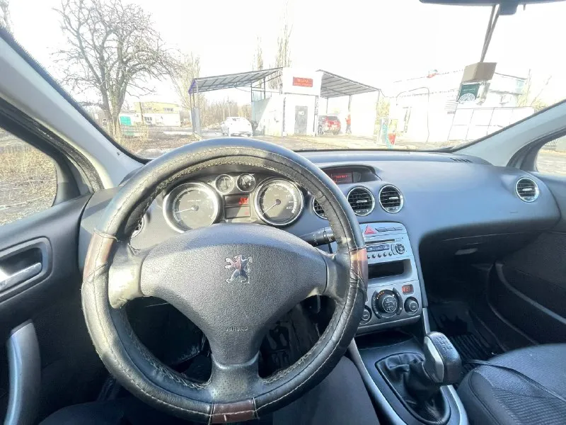 Продам peugeot 308 2009год пробег 168000 документы в порядке, полное переоформление. зимняя резина. летняя в комплекте цена 430. не большой торг у авто +79493438004 📞 звоните: +7(949)3438004 - фотография - 8