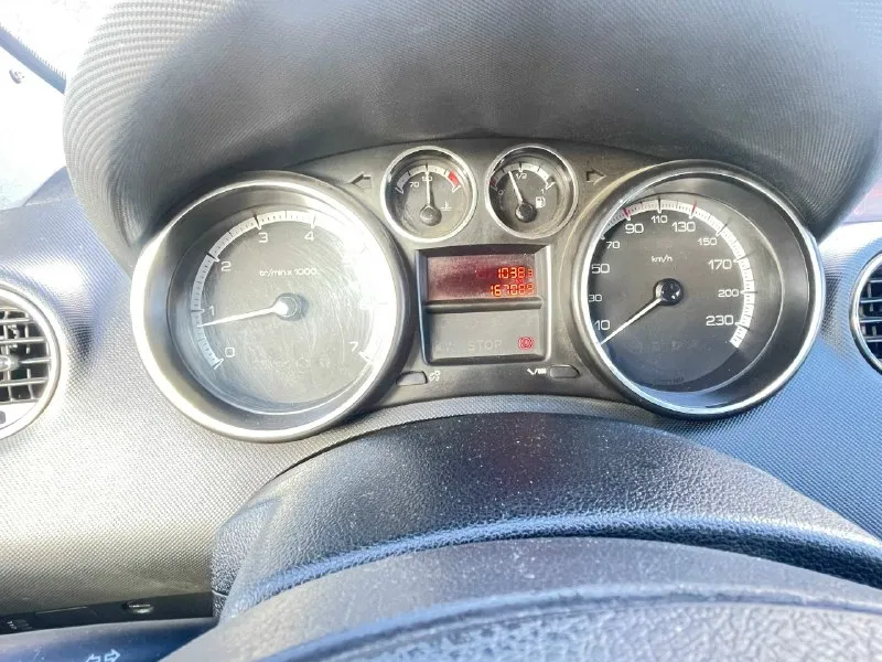 Продам peugeot 308 2009год пробег 168000 документы в порядке, полное переоформление. зимняя резина. летняя в комплекте цена 430. не большой торг у авто +79493438004 📞 звоните: +7(949)3438004 - фотография - 9