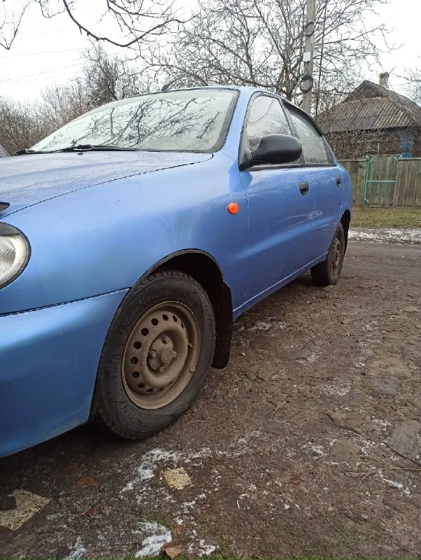 Продам daewoo ланос поляк ✅️ двигатель 1,5 ✅ год выпуска 2007 ️✅️ я второй владелец, автомобиль в семье 6 лет, первый владелец пожилой человек, в такси не была, номера 134 из- за моей полписки, авто находилось только в горловке ✅️ стоит газ пропан, с новым редуктором, вписан в тех паспорт ✅️ состояние хорошее, сел и поехал, делать нечего не надо, есть недочёты по лакокрасочным покрытиям ( некритично ) ✅️ документы в порядке, переоформление в мрэо на вас сразу ✅️ в дтп не была, штрафов не стоимость 320т, торг у капота реальному покупателю. все вопросы по телефону 89494213729 сергей 📞 звоните: +7(949)4213729 - фотография - 2