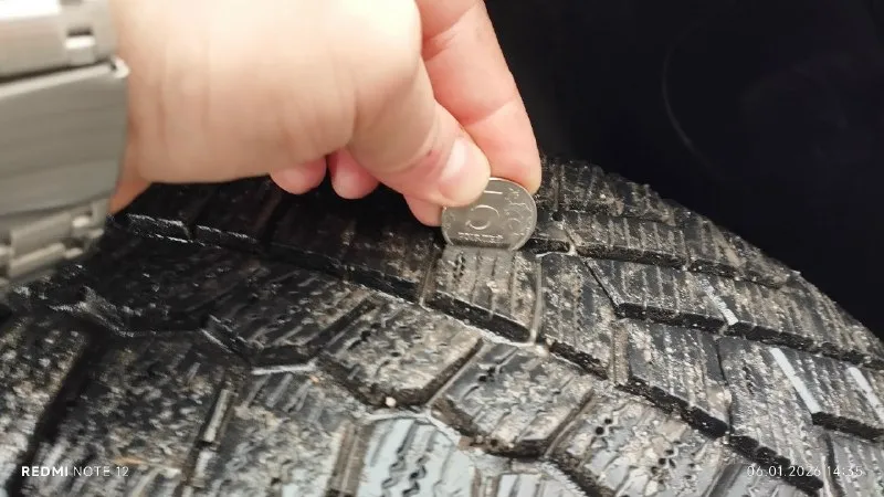 Продам renault megane 2( меган ) пробег 158000 км. (не крученый) 2005 год выпуска бензин. мотор: 2.0 бензин 16 клапанов самый надежный и тяговитый мотор, не путать с моторами 1.6 и 1.4. цена 550 000 р. коробка: механика 6-ти ступка. авто в хорошем состоянии, кузов оцинкованный, ни дыр ни рыжиков нет. комплектация очень хорошая: 2 ключ карты, электро усилитель руля,4 эл. стеклоподьемника с доводчиками, подогрев передних сидений, обогрев и электро складывание боковых зеркал, климат контроль, эл. обогрев заднего стекла, датчик дождя, датчик света, музыка стоит андроид магнитола с сабвуфером, салон с кожанными вставками, на зимней резине, прошла один сезон, в комплекте отдам летнюю резину на 16 литых дисках(новая куплена в конце лета). заменены все жидкости, свежий аккумулятор, заменен радиатор охлаждения, ходовая часть перебрана, машина ездит каждый день. имеются новые запчасти, одам в подарок. связь по телефону +79493390380 владимир. на этом номере и телеграмм 📞 звоните: +7(949)3390380 - фотография - 4