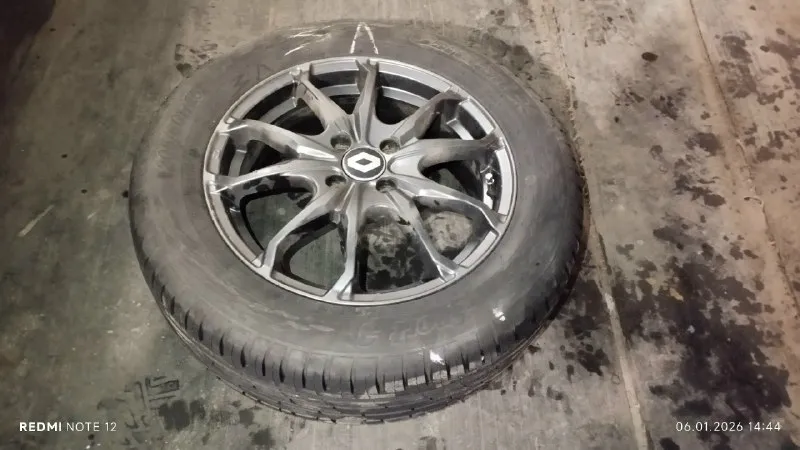 Продам renault megane 2( меган ) пробег 158000 км. (не крученый) 2005 год выпуска бензин. мотор: 2.0 бензин 16 клапанов самый надежный и тяговитый мотор, не путать с моторами 1.6 и 1.4. цена 550 000 р. коробка: механика 6-ти ступка. авто в хорошем состоянии, кузов оцинкованный, ни дыр ни рыжиков нет. комплектация очень хорошая: 2 ключ карты, электро усилитель руля,4 эл. стеклоподьемника с доводчиками, подогрев передних сидений, обогрев и электро складывание боковых зеркал, климат контроль, эл. обогрев заднего стекла, датчик дождя, датчик света, музыка стоит андроид магнитола с сабвуфером, салон с кожанными вставками, на зимней резине, прошла один сезон, в комплекте отдам летнюю резину на 16 литых дисках(новая куплена в конце лета). заменены все жидкости, свежий аккумулятор, заменен радиатор охлаждения, ходовая часть перебрана, машина ездит каждый день. имеются новые запчасти, одам в подарок. связь по телефону +79493390380 владимир. на этом номере и телеграмм 📞 звоните: +7(949)3390380 - фотография - 5