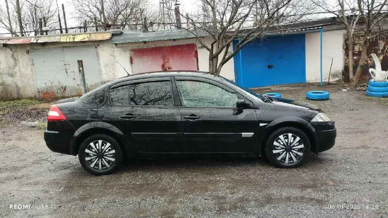Продам renault megane 2( меган ) пробег 158000 км. (не крученый) 2005 год выпуска бензин. мотор: 2.0 бензин 16 клапанов самый надежный и тяговитый мотор, не путать с моторами 1.6 и 1.4. цена 550 000 р. коробка: механика 6-ти ступка. авто в хорошем состоянии, кузов оцинкованный, ни дыр ни рыжиков нет. комплектация очень хорошая: 2 ключ карты, электро усилитель руля,4 эл. стеклоподьемника с доводчиками, подогрев передних сидений, обогрев и электро складывание боковых зеркал, климат контроль, эл. обогрев заднего стекла, датчик дождя, датчик света, музыка стоит андроид магнитола с сабвуфером, салон с кожанными вставками, на зимней резине, прошла один сезон, в комплекте отдам летнюю резину на 16 литых дисках(новая куплена в конце лета). заменены все жидкости, свежий аккумулятор, заменен радиатор охлаждения, ходовая часть перебрана, машина ездит каждый день. имеются новые запчасти, одам в подарок. связь по телефону +79493390380 владимир. на этом номере и телеграмм 📞 звоните: +7(949)3390380 - фотография - 7