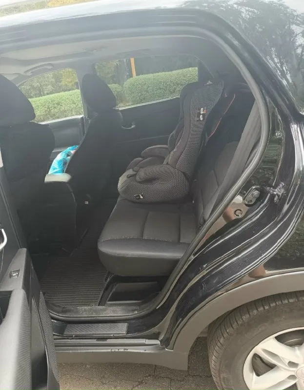 Продам машину в хорошем состоянии. ssangyong korando 2012 года выпуска. без дтп, в родном окрасе. 136 тыс родного пробега. один владелец. двигатель 2 л турбо дизель, полный привод 2 косплекта резины и дисков все новое в очень хорошем состоянии. за машину не стыдно цена 1 🍋350 тыс. рублей обращаться по есть телеграмм +7 949 363 91 58 +7 949 363 91 57 📞 звоните: +7(949)3639158 - фотография - 6