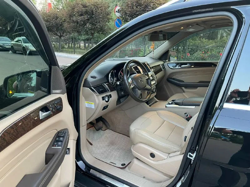 Продам mercedes-benz ml 350 w166 2013 год выпуска двигатель 3.5 бензин, на одном из самом лучшем 276 атмосферном моторе привод полный автомобиль своевременно обслуживался на специализированном сервисе, вся история обслуживания имеется. за машиной всегда следил, денег не жалел. в редком на сегодняшний день состоянии! салон ухоженный, кузов также в идеальном состоянии, покрыт керамикой. максимальной ухоженный и обслуженный, за всё время владения только положительные эмоции. вложений никаких не требует, готов к эксплуатации новым владельцем. любые проверки с вашей стороны, на любом сто! машину нужно видеть вживую. просьба звонить реально заинтересованным. цена: 2.800.000₽ торг имеется, реальному покупателю. все остальные вопросы по телефону: +7(949)489-09-58, telegram тот же. 📞 звоните: +7(949)4890958 - фотография - 3