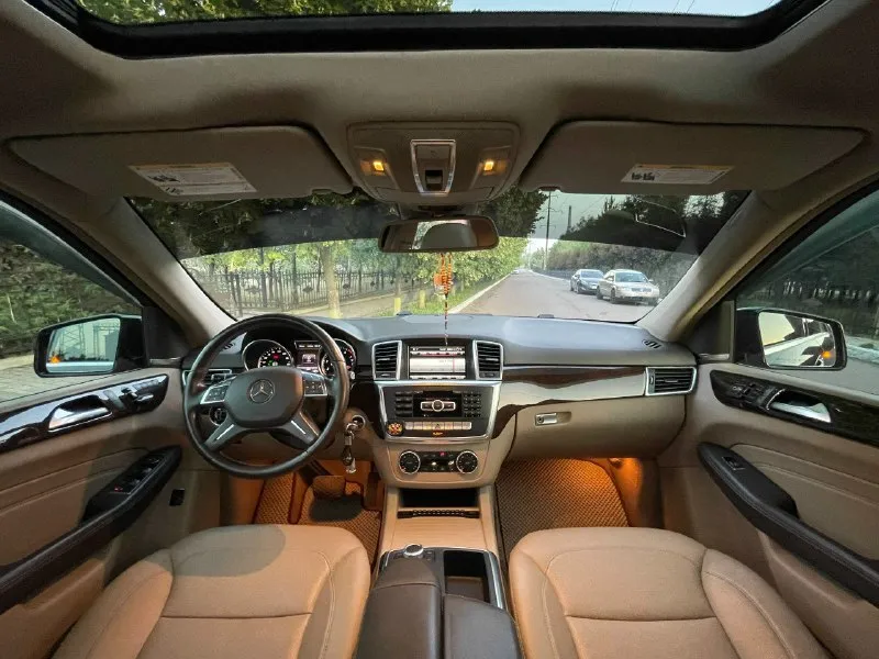 Продам mercedes-benz ml 350 w166 2013 год выпуска двигатель 3.5 бензин, на одном из самом лучшем 276 атмосферном моторе привод полный автомобиль своевременно обслуживался на специализированном сервисе, вся история обслуживания имеется. за машиной всегда следил, денег не жалел. в редком на сегодняшний день состоянии! салон ухоженный, кузов также в идеальном состоянии, покрыт керамикой. максимальной ухоженный и обслуженный, за всё время владения только положительные эмоции. вложений никаких не требует, готов к эксплуатации новым владельцем. любые проверки с вашей стороны, на любом сто! машину нужно видеть вживую. просьба звонить реально заинтересованным. цена: 2.800.000₽ торг имеется, реальному покупателю. все остальные вопросы по телефону: +7(949)489-09-58, telegram тот же. 📞 звоните: +7(949)4890958 - фотография - 4