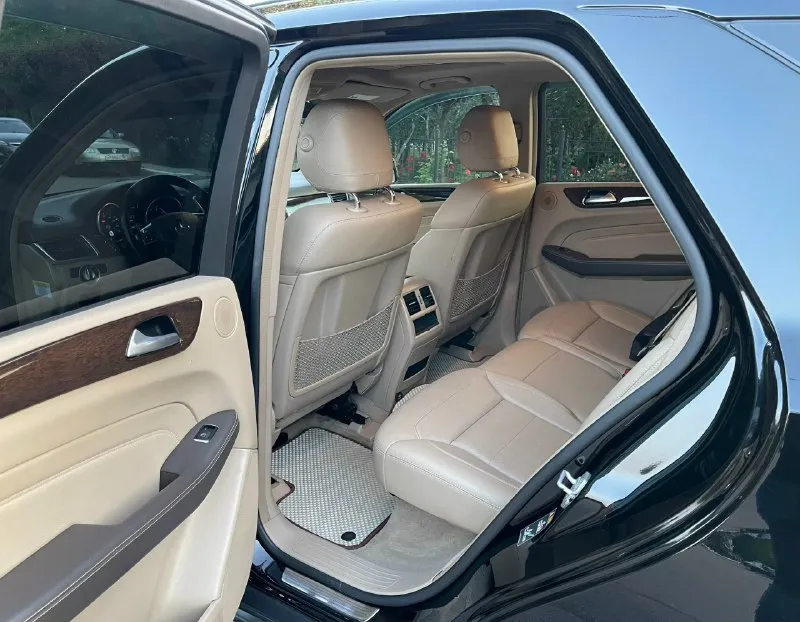 Продам mercedes-benz ml 350 w166 2013 год выпуска двигатель 3.5 бензин, на одном из самом лучшем 276 атмосферном моторе привод полный автомобиль своевременно обслуживался на специализированном сервисе, вся история обслуживания имеется. за машиной всегда следил, денег не жалел. в редком на сегодняшний день состоянии! салон ухоженный, кузов также в идеальном состоянии, покрыт керамикой. максимальной ухоженный и обслуженный, за всё время владения только положительные эмоции. вложений никаких не требует, готов к эксплуатации новым владельцем. любые проверки с вашей стороны, на любом сто! машину нужно видеть вживую. просьба звонить реально заинтересованным. цена: 2.800.000₽ торг имеется, реальному покупателю. все остальные вопросы по телефону: +7(949)489-09-58, telegram тот же. 📞 звоните: +7(949)4890958 - фотография - 5