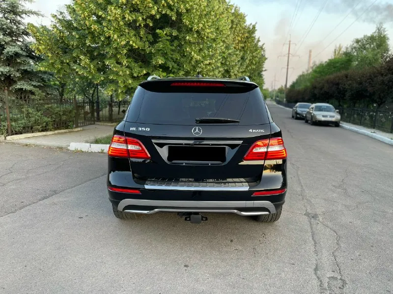 Продам mercedes-benz ml 350 w166 2013 год выпуска двигатель 3.5 бензин, на одном из самом лучшем 276 атмосферном моторе привод полный автомобиль своевременно обслуживался на специализированном сервисе, вся история обслуживания имеется. за машиной всегда следил, денег не жалел. в редком на сегодняшний день состоянии! салон ухоженный, кузов также в идеальном состоянии, покрыт керамикой. максимальной ухоженный и обслуженный, за всё время владения только положительные эмоции. вложений никаких не требует, готов к эксплуатации новым владельцем. любые проверки с вашей стороны, на любом сто! машину нужно видеть вживую. просьба звонить реально заинтересованным. цена: 2.800.000₽ торг имеется, реальному покупателю. все остальные вопросы по телефону: +7(949)489-09-58, telegram тот же. 📞 звоните: +7(949)4890958 - фотография - 7
