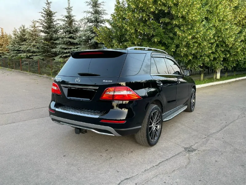 Продам mercedes-benz ml 350 w166 2013 год выпуска двигатель 3.5 бензин, на одном из самом лучшем 276 атмосферном моторе привод полный автомобиль своевременно обслуживался на специализированном сервисе, вся история обслуживания имеется. за машиной всегда следил, денег не жалел. в редком на сегодняшний день состоянии! салон ухоженный, кузов также в идеальном состоянии, покрыт керамикой. максимальной ухоженный и обслуженный, за всё время владения только положительные эмоции. вложений никаких не требует, готов к эксплуатации новым владельцем. любые проверки с вашей стороны, на любом сто! машину нужно видеть вживую. просьба звонить реально заинтересованным. цена: 2.800.000₽ торг имеется, реальному покупателю. все остальные вопросы по телефону: +7(949)489-09-58, telegram тот же. 📞 звоните: +7(949)4890958 - фотография - 8