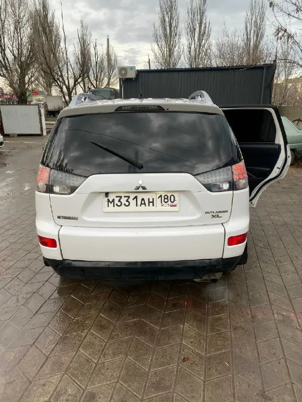 Продам mitsubishi аутлендер 2008,2.4,стоит новая резина, аккумулятор, масла с фильтрами менял недавно, оптика переделана, свет отличный, ксенон, сигнализация с автозапуском, ходовую полностью выкатывали и меняли, перед и зад, масло не ест совсем, климат, люк, все работает, в собственности у меня 3 года, есть моменты по аркам. цена 1100000р, ,,+79494768071 📞 звоните: +7(949)4768071 - фотография - 7