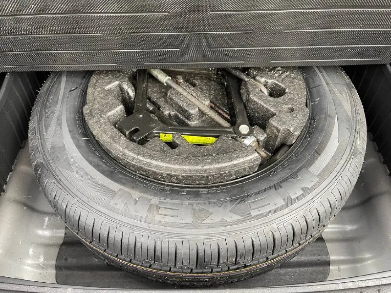 +79495236393 в продаже в городе донецке hyundai creta 1.6 бензин 123 л. с. коробка автомат айсин 6 ступенчатый 2017 год вся в родной краске каждая единица кузова в родной заводской краске! один хозяин! машинка вся в оригинале была бережная эксплуатация! пробег 132 тыс км родной оригинальный проверенный пробег! кузов в идеальном состоянии! весь в отражений ! днище идеальное гаражное хранение ! салон в идеальном состоянии в машине не курили ! машина очень ухоженная ! два ключа сервисные книги! резина зимняя хорошая, камера заднего вида, кондиционер рабочий, подогревы сидений, подогревы всех зеркал, датчик давления в шинах полный бортовой компьютер, мульти руль, полная мульти медиа, гарнитура свободные руки, состояние по всем параметрам отличное без единого вложения! двигатель коробка и ходовая часть все в идеальном состоянии! машинка в отличном состоянии тот кто приобретёт будет очень доволен, постоянный учёт полное переоформление в мрэо два комплекта резины цена 1 680 000 руб торг +79495236393 - фотография - 8