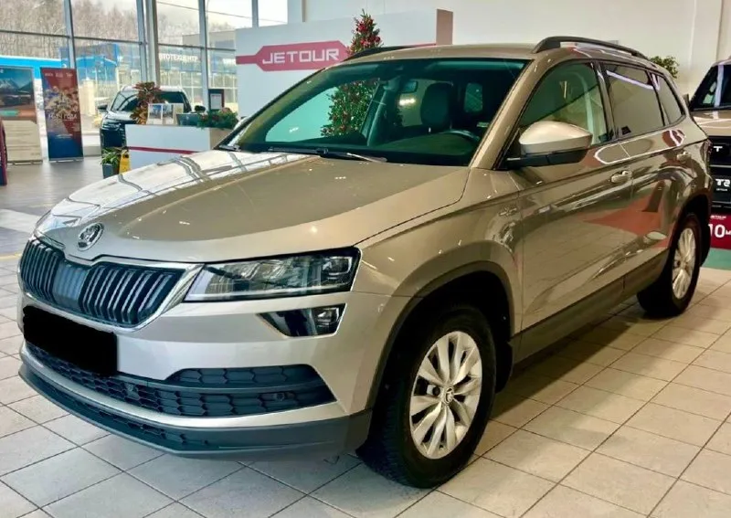 +79495236393 skoda karoq 2021 год hockey edition состояние новой машины ! это без сказок и преувеличений ! каждая единица кузова в родной заводской краске ! очень хорошая комплектация 1.4 турбо бензин 150 лошадей экономичный надёжный новый мотор нового поколения без болячек и проблем! коробка автомат айсин 8 ступенчатый, передний привод ! зелёная автотека один хозяин ! два комплекта резины зима и лето два ключа сервисные книги, вся полностью обслужена от и до ! любые проверки на любом сто ! такой автомобиль в таком состояний и в такой комплектации одна в республике ! обслуживал только у официального дилера ! состояние новой машины днище как новое ! хранение было только в отопительном гараже полное переоформление в мрэо функции и наворотов очень много старт стоп лэд оптика акустика хорошая, большой монитор с полным количеством функции и все ассистенты. камера заднего вида и парктроники кар плэй без проводной и андроид авто подогревы всех сидений, подогрев лобового и заднего цена 2 599 000 руб +79495236393 - фотография - 1