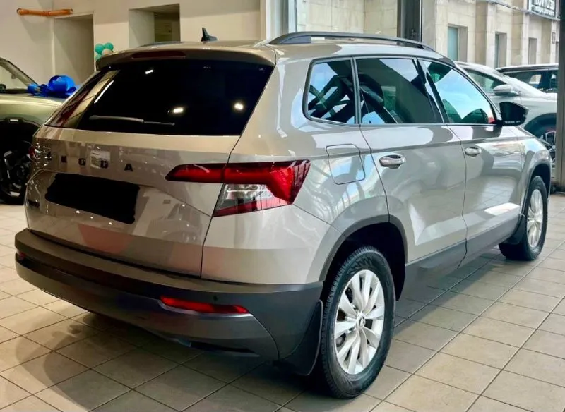 +79495236393 skoda karoq 2021 год hockey edition состояние новой машины ! это без сказок и преувеличений ! каждая единица кузова в родной заводской краске ! очень хорошая комплектация 1.4 турбо бензин 150 лошадей экономичный надёжный новый мотор нового поколения без болячек и проблем! коробка автомат айсин 8 ступенчатый, передний привод ! зелёная автотека один хозяин ! два комплекта резины зима и лето два ключа сервисные книги, вся полностью обслужена от и до ! любые проверки на любом сто ! такой автомобиль в таком состояний и в такой комплектации одна в республике ! обслуживал только у официального дилера ! состояние новой машины днище как новое ! хранение было только в отопительном гараже полное переоформление в мрэо функции и наворотов очень много старт стоп лэд оптика акустика хорошая, большой монитор с полным количеством функции и все ассистенты. камера заднего вида и парктроники кар плэй без проводной и андроид авто подогревы всех сидений, подогрев лобового и заднего цена 2 599 000 руб +79495236393 - фотография - 3