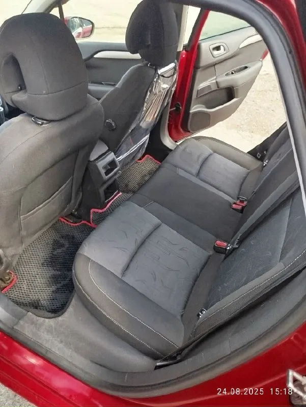 Продам, citroen с4 второго поколения, 2011 год, мотор 1.6, акпп, 230000 к родного пробега, растёт каждый день, машина вся в родной краске, стекла все оригинальные в том числе и лобовое, в пред максимальной комплектации, машина технически в хорошем состоянии, замена масла каждые 6-7 тысяч, мотор работает ровно не троит не дымит, коробка автомат не пинает, работает во всех режимах четко, ходовая вся сделана, ничего не гремит не стучит, лишних шумов нет, из последнего заменены задние стойки, тормозные колодки в круг, салон не затертый в очень хорошем состоянии, руль кожа, торпеда мягкая, по комплектации: двух зонный климат контроль, заправлен холодит как надо. датчики abs датчик esp датчик дождя датчик света круиз контроль мультируль регулировка поясничной зоны обогрев передних сидений полный электростеклопакет электрорегулировка зеркал центральный замок коробка на спорт режиме, и зимним адаптивные противотуманки ломающиеся подголовники регулировка руля по высоте, на и от с 📞 звоните: +7(949)3843710 - фотография - 6