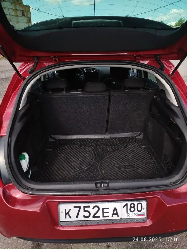 Продам, citroen с4 второго поколения, 2011 год, мотор 1.6, акпп, 230000 к родного пробега, растёт каждый день, машина вся в родной краске, стекла все оригинальные в том числе и лобовое, в пред максимальной комплектации, машина технически в хорошем состоянии, замена масла каждые 6-7 тысяч, мотор работает ровно не троит не дымит, коробка автомат не пинает, работает во всех режимах четко, ходовая вся сделана, ничего не гремит не стучит, лишних шумов нет, из последнего заменены задние стойки, тормозные колодки в круг, салон не затертый в очень хорошем состоянии, руль кожа, торпеда мягкая, по комплектации: двух зонный климат контроль, заправлен холодит как надо. датчики abs датчик esp датчик дождя датчик света круиз контроль мультируль регулировка поясничной зоны обогрев передних сидений полный электростеклопакет электрорегулировка зеркал центральный замок коробка на спорт режиме, и зимним адаптивные противотуманки ломающиеся подголовники регулировка руля по высоте, на и от с 📞 звоните: +7(949)3843710 - фотография - 9