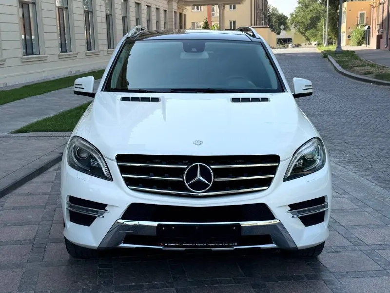 Mersedes ml 350 4 matic год 2014 двигатель v6 3.0 дизель кпп акпп пробег 81т км город мариуполь машина в отличном состоянии!!! родной пробег 81ткм авто покупалось в краснодаре в 2014 а жило в крыму! я 3 хозяин двигатель абсолютно сухой без потеков!турбина в идеале ! акпп переключает четко! ходовая не стучит полностью обслужена! богатая комплектация: полный привод пакет of road -выбор режима блокировки климат контроль панорамная крыша подогревы сидений навигация мультимедиа с bluetooth подогрев лобового эл привод багажника линзованая оптика эл рег сидений на 80т поменяны масла в акпп и двс а также все жидкости! цена 2.950.000 тел +79497309912 по документам я хозяин!!! цена без номеров!!! - фотография - 5