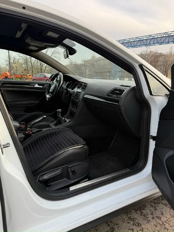 Пригнан в 2019 году из сша (калифорния). там же выполнен apr stage 2 337л. с. 500нм. авто для тех кто ищет живой и очень ухоженный гти! полностью обслужен и правильно эксплуатировали. 2015 г. в.132т. км. родной пробег. 6мкпп(mq350). автомобиль в родном окрасе, без дтп. двигатель 2.0 gen 3 ea888 в превосходном состоянии, масло motul specific замена каждые 5 тыс. км. также заменены жидкости: антифриз, тормозная жидкость, масло в кпп. из приятного: комплект холодных крышек из алюминия включая поддон двигателя. все подушки двигателя включая гидравлическую. по ходовой части: усиленные сайлентблоки от audi rs, стойки и втулки стабилизатора. вентилируемые тормозные диски с ними же колодки brembo. тормозит отлично. кузов после полировки, нанесена керамика кeramos+. оптика перед и зад в броне пленке. использование по настроению, в основном стоит. есть 2 автомобиль. учет постоянный 180 регион. первая цена в рф за авто в таком состоянии и с таким пробегом. смотрите авито! цена 2.🍋1 📞 звоните: +7(949)3059945 - фотография - 5