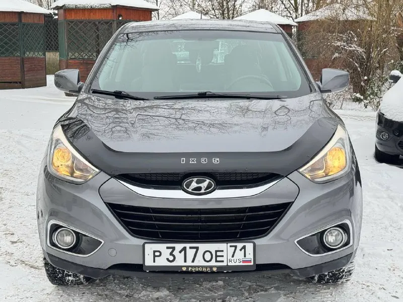 К вашему вниманию hyundai ix35 2014 года мотор 2.0 бензин пробег 185 тыс родного 2 владельца в идеальном состоянии как по кузову так и технически мотор работает отлично тихо без посторонних шумов коробка работает как нужно переключает плавно не пинает не задерживает все в идеале автомобиль в родном окрасе 1-косметический окрас дверь косметика!!! без дтп! все стекла родные !!! кроме лобового в этом автомобиле есть все для комфортной езды. юридически чистый автомобиль!!! продажа по договору купли-продажи или через мрэо!!!! комплектация -датчик света: -датчик дождя: -круиз контроль: -доводчики стёкол: -подогревы всех сидений: -помощь при спуске: -адаптивные фары: -парктроники: -4 стекло подъёмника: -электро зеркала: -подогрев зеркал заднего вида: -бортовой компьютер: -регистрация р. ф 🇷🇺🇷🇺🇷🇺 цена 1 340 000 тел +79495095858 тел +79895435743 телега ватсап - фотография - 3