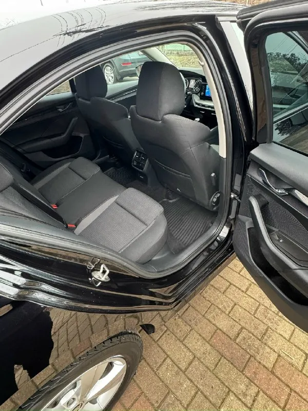 Продам skoda octavia a8 2021г. пробег 120т. км. двигатель 1.4 150л. с. (очень шустрая и экономичная, 5.5-6,5л/100км. машина в идеальном состоянии, ни одна деталь не красилась, не крутилась, все стекла оригинальные. хорошая комплектация, led оптика, start stop, новая зимняя резина, машина покрыта дорогой керамикой, писать можно много, нужно смотреть в живую( состояние новой машины) находится в старобешево цена 2190000 +7 949 397 84 06 📞 звоните: +7(949)3978406 - фотография - 6