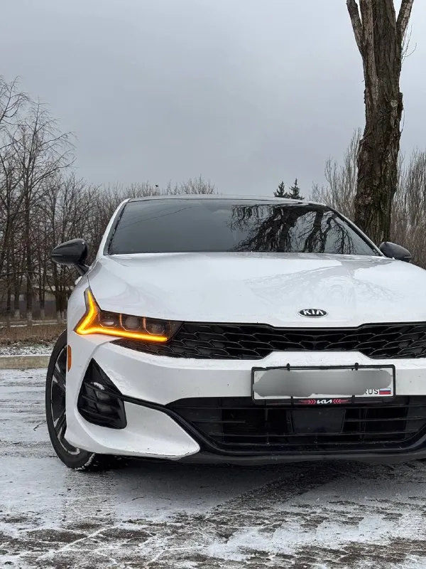Продам kia k5 – состояние 🔥! (енакиево)
Год выпуска: 2020
Пробег: 140 000 км (подтвержден)
Двигатель: 1.6 л (187 л. С. ) – 🐎динамичный и экономичный!
Коробка передач: автоматическая – переключения плавные, без рывков.
📞 Телефон: +7 (949) 083-63-93
Описание:
Продаю свой ухоженный kia k5 в отличном состоянии. Автомобиль полностью обслужен и не требует никаких вложений. Готов к любым проверкам!
Кузов: в отличном состоянии.
Техническая часть: без нареканий.
Салон: комбинированная обивка в идеальном состоянии. Чистый и ухоженный.
Панорамная крыша
Преимущества:
Родной пробег, подтвержден документально.
Автомобиль полностью в стоке, без тюнинга.
Автотека: зеленая – никаких проблем и ограничений!
Юридически чист, готов к переоформлению.
Комплектация🔝: все для комфорта!
Антипробуксовочная система
Кожаный мультируль
Премиальная акустика – отличный звук!
Двухзонный климат-контроль
Датчики света и дождя
Круиз-контроль
Парктроники
Электроскладываемые зеркала с подогревом
4 Электростеклоподъемника с доводчиками
Полный бортовой компьютер
Осмотр: г. Енакиево
💰 Цена: 2 700 000 рублей. Разумный торг у капота! - фотография - 2